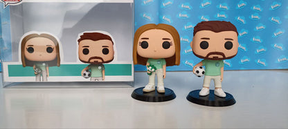 Pareja de figuras 3d estilo funko de novios